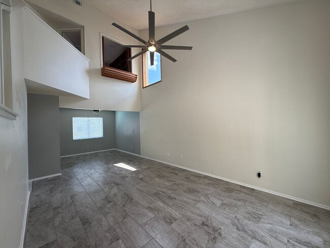Building Photo - East Orlando Pool Home