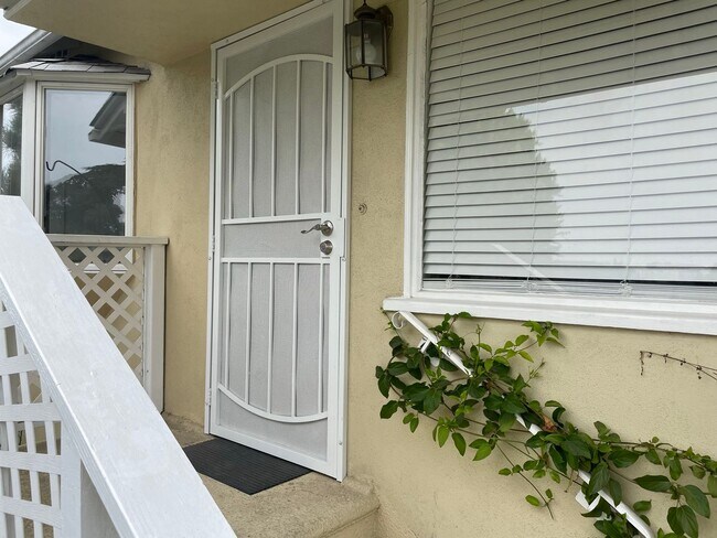 Building Photo - 3227 Bennett Dr