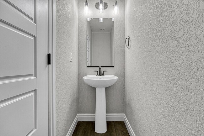 Building Photo - Former Model Home - Superb townhome in great location!