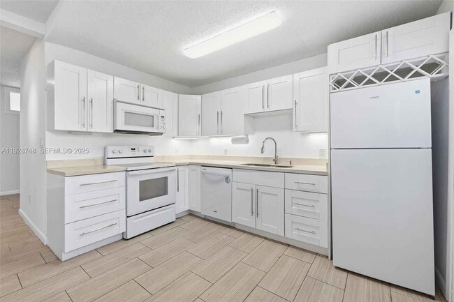 Building Photo - 521 NE 70th St