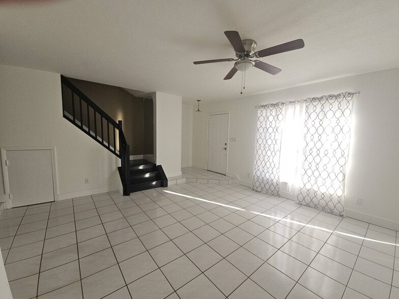 Building Photo - 2925 Belmont Ln