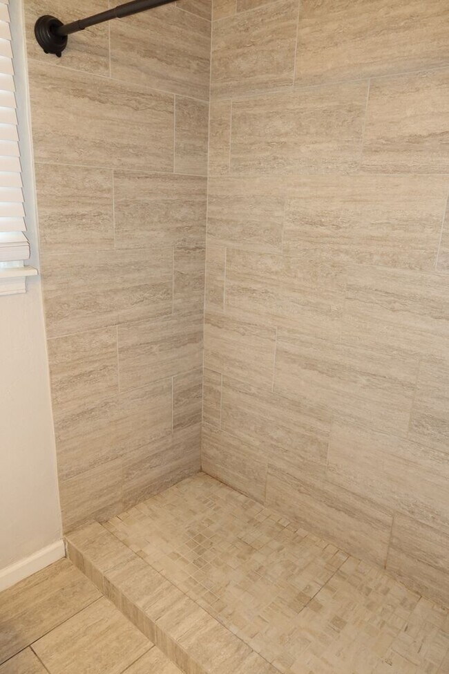 Building Photo - 1917 28th St