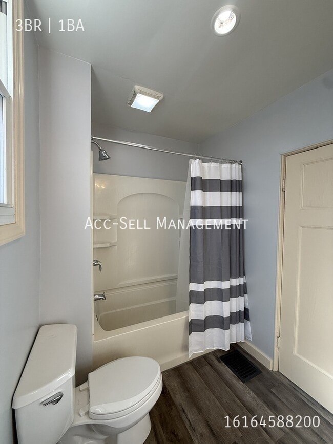 Building Photo - 564 Fremont Ave NW