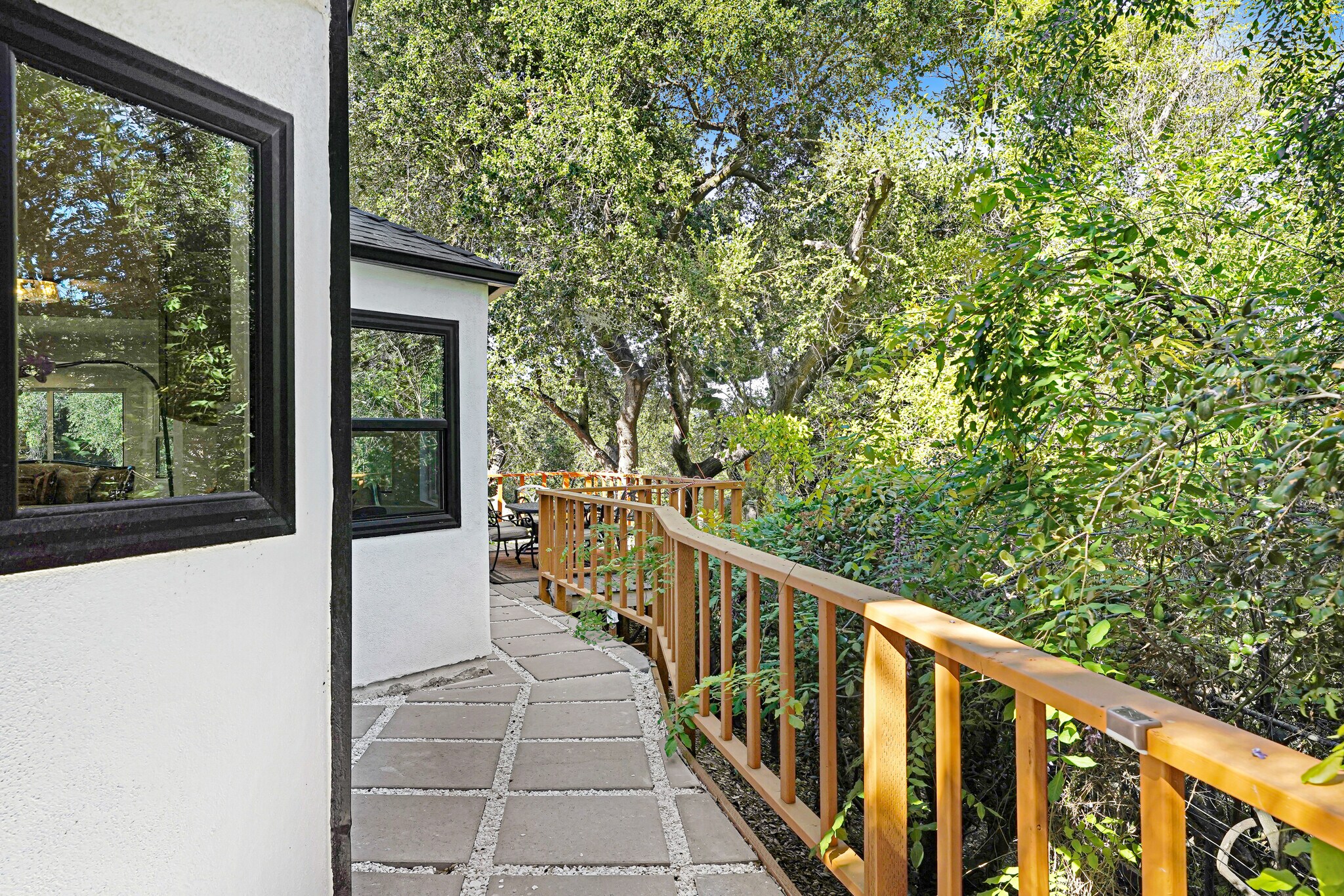 Building Photo - 4611 Louise Ave