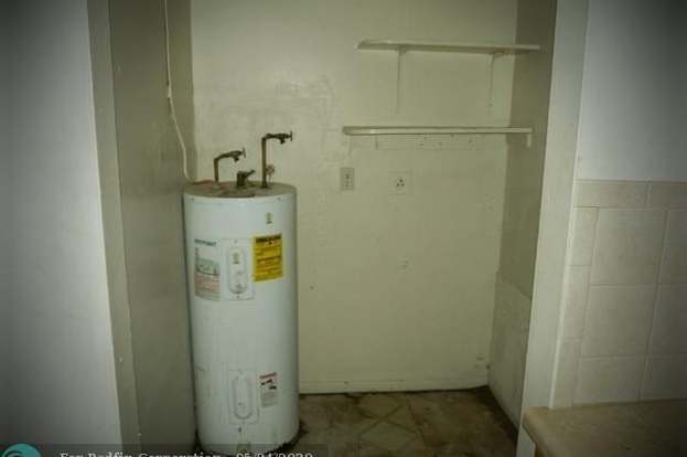 Building Photo - 1406 Arpeika St