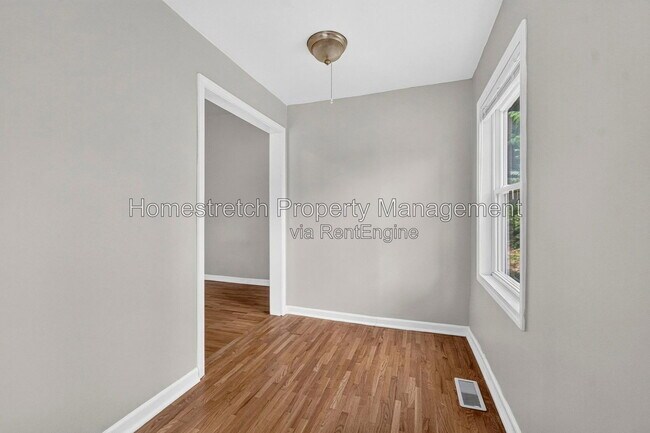 Building Photo - 6737 Fyler Ave