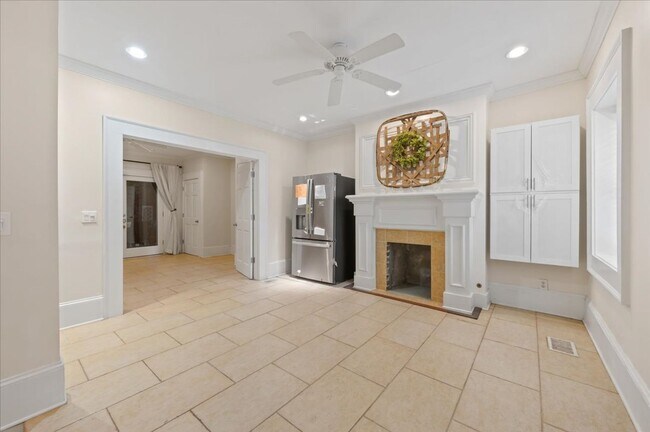 Building Photo - Adorable 1 bedroom apartment. Ground floor...