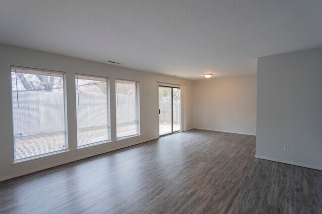 Building Photo - Spacious, Updated & Cute Home Near Lake He...