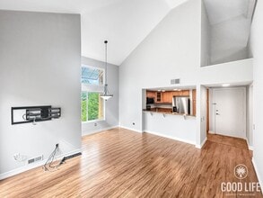 Building Photo - Beautiful 2BD/ 2BA W/ Reserved Parking in ...