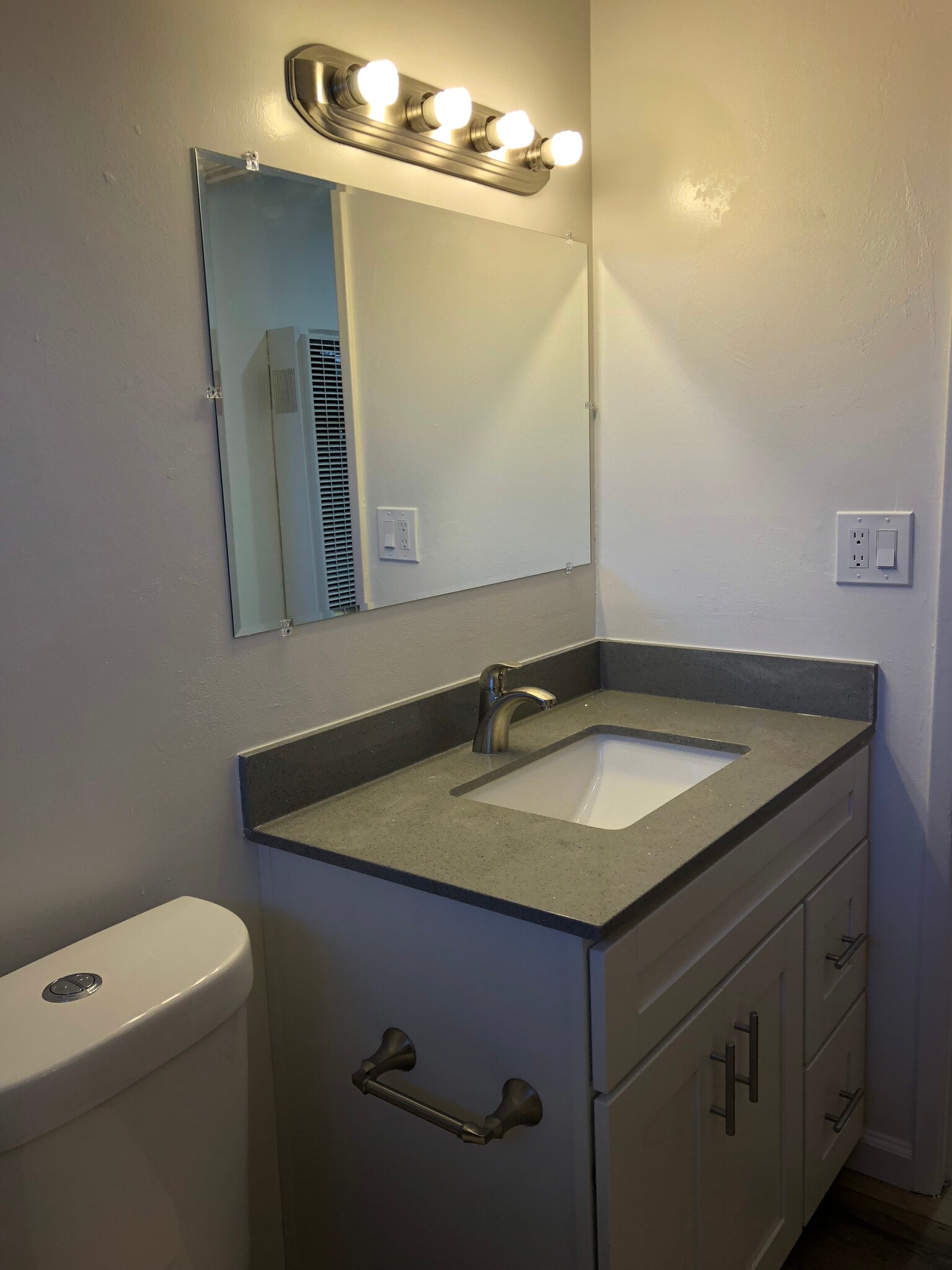 Building Photo - 72 Kim Louise Dr