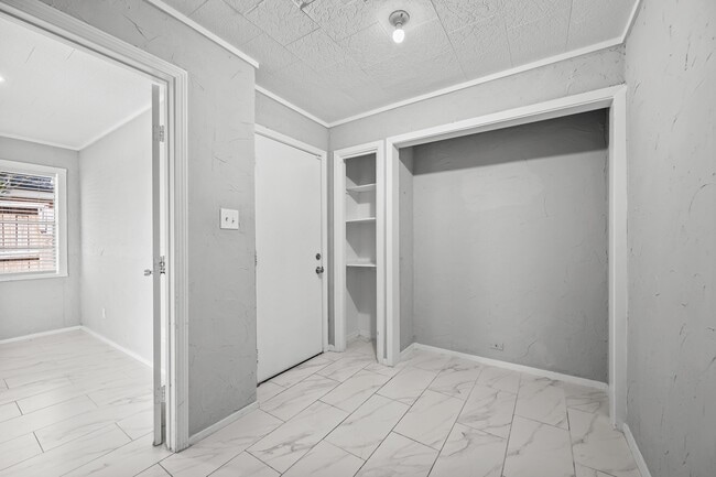 Building Photo - 13527 Montaigne Dr