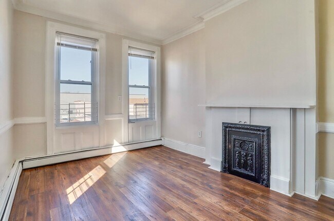 Building Photo - 118 Bowers St