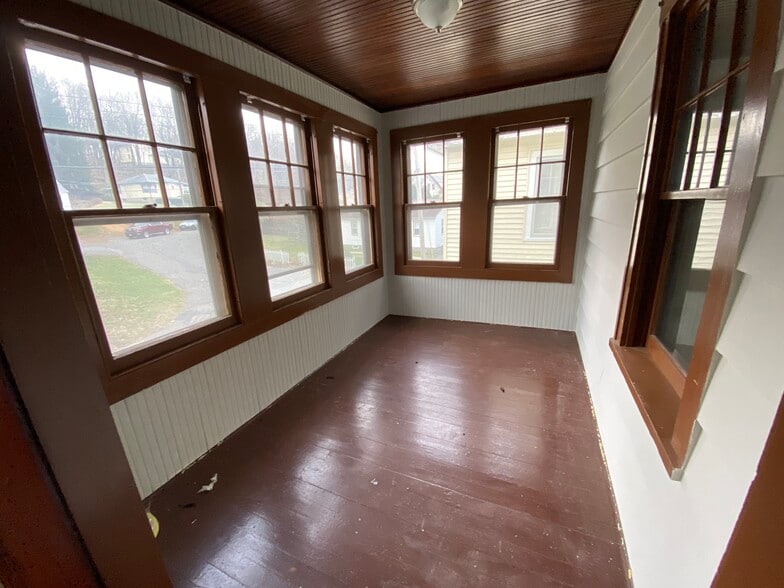 Building Photo - 13 Clark Street - 2nd Floor