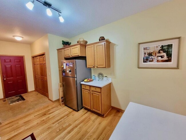 Building Photo - 29622 Gateway Ave