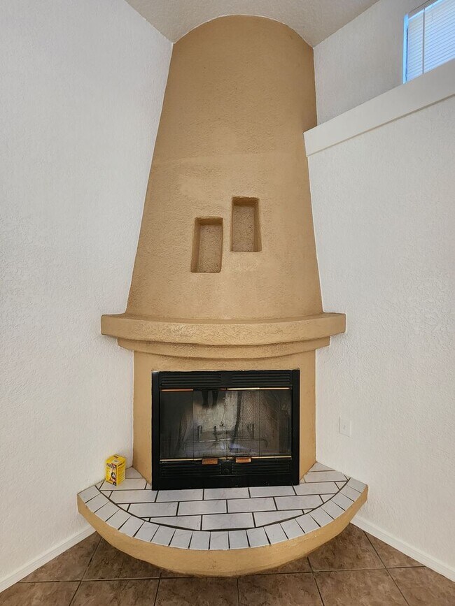 Building Photo - 2082 Pinecone Way