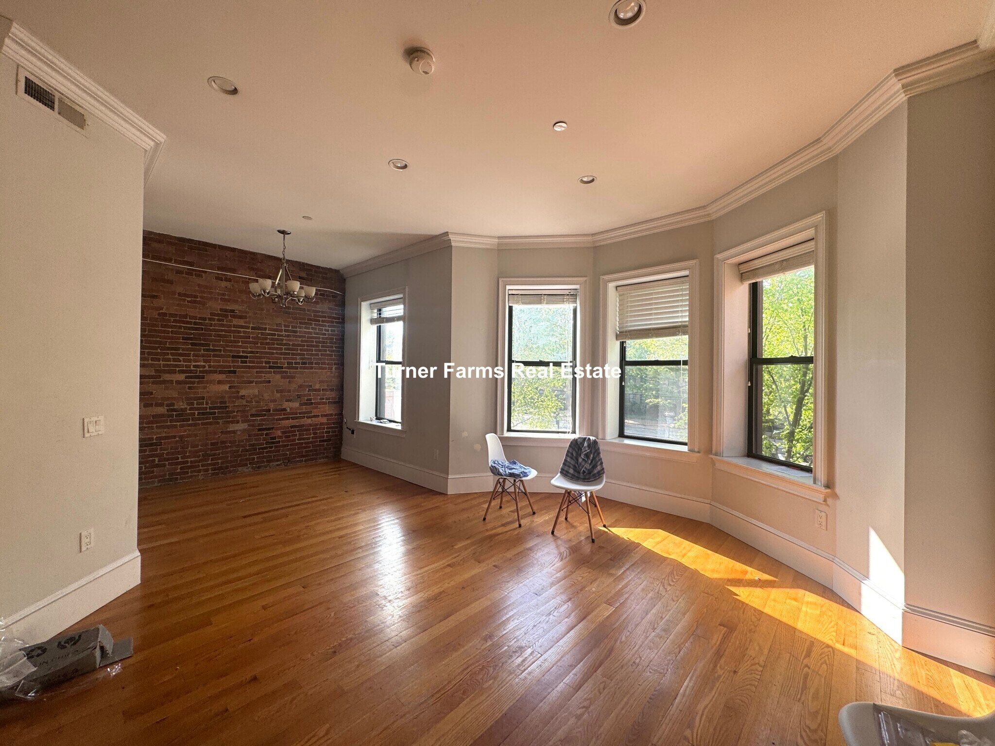 Building Photo - 1087 Beacon St