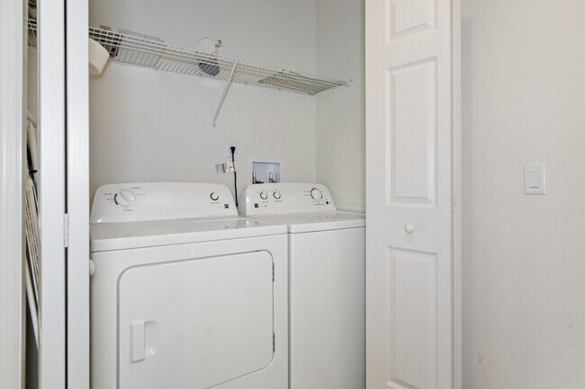 Building Photo - 10229 W Middleburg Loop