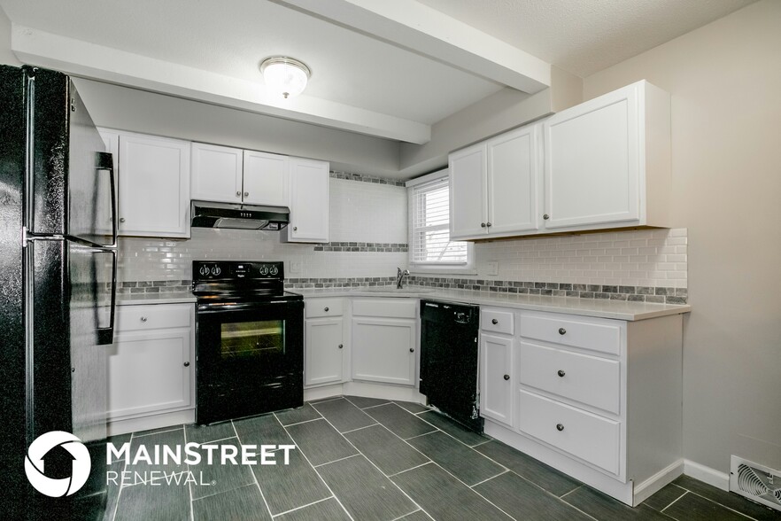 Building Photo - 12701 Crystal Ave