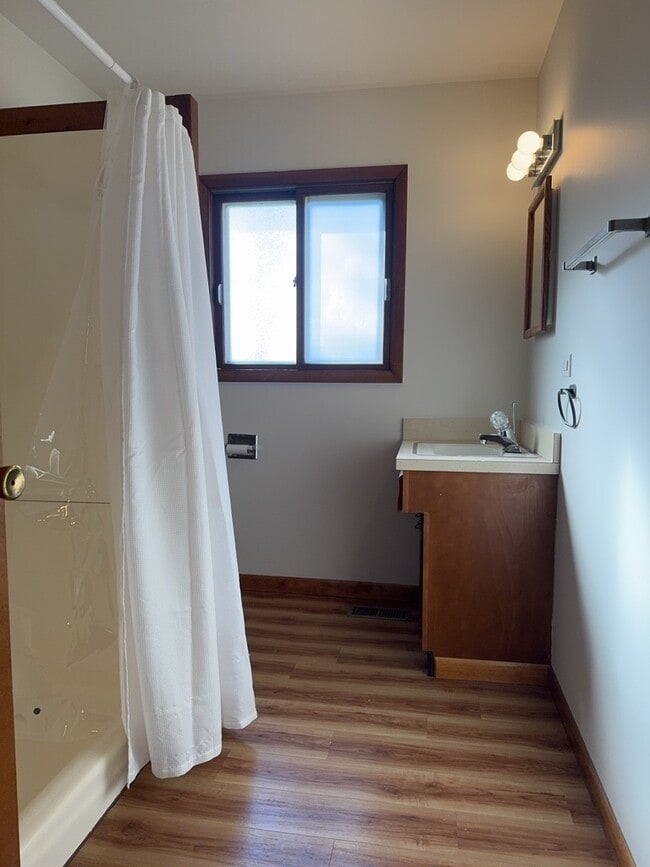 Building Photo - 580 N State St