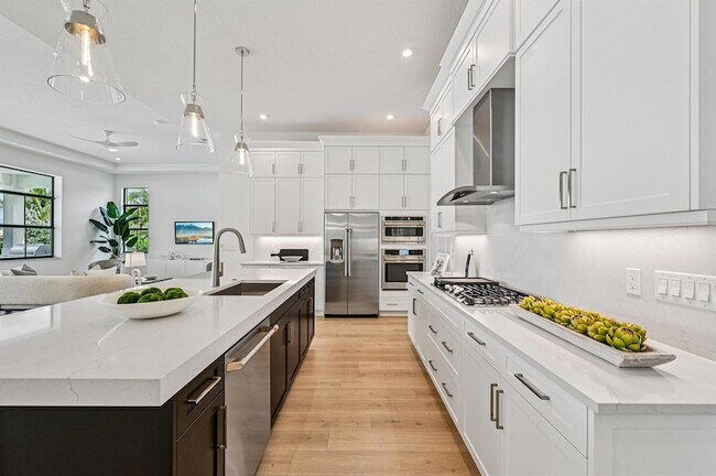 Building Photo - 13621 Le Christine Dr