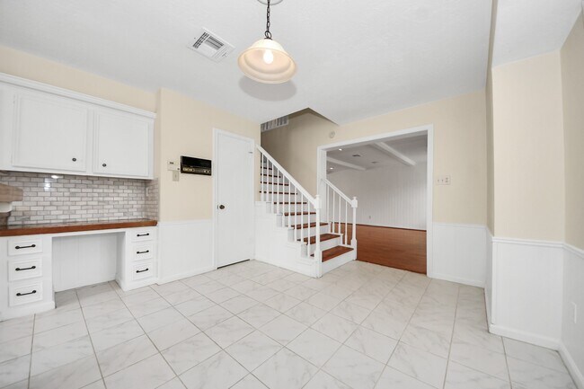 Building Photo - 11411 Briar Forest Dr