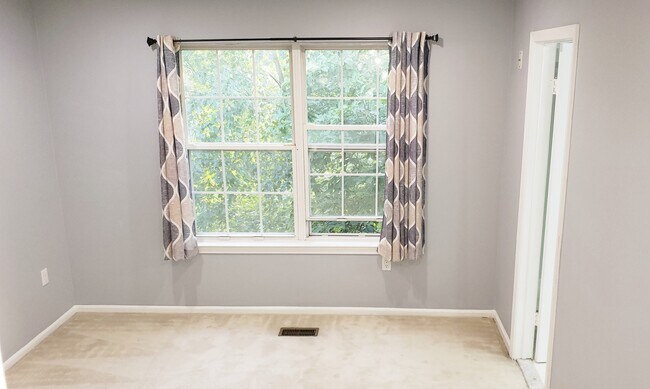 Building Photo - 6 Halstead Pl