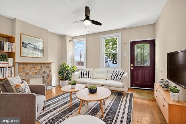 Building Photo - 2532 Collins St