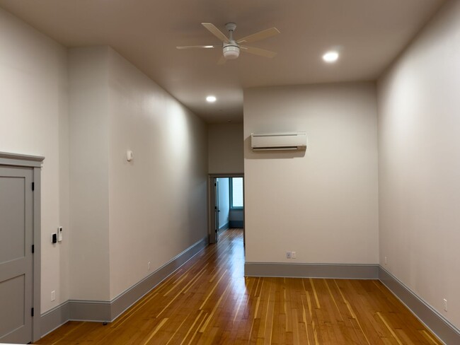 Building Photo - NEWLY RENOVATED DOWNTOWN SALEM ONE BEDROOM
