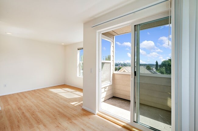 Building Photo - The Perfect Urban Escape: A Quiet, Safe 3-Bedroom Townhouse in North Queen Anne - Tour Now!