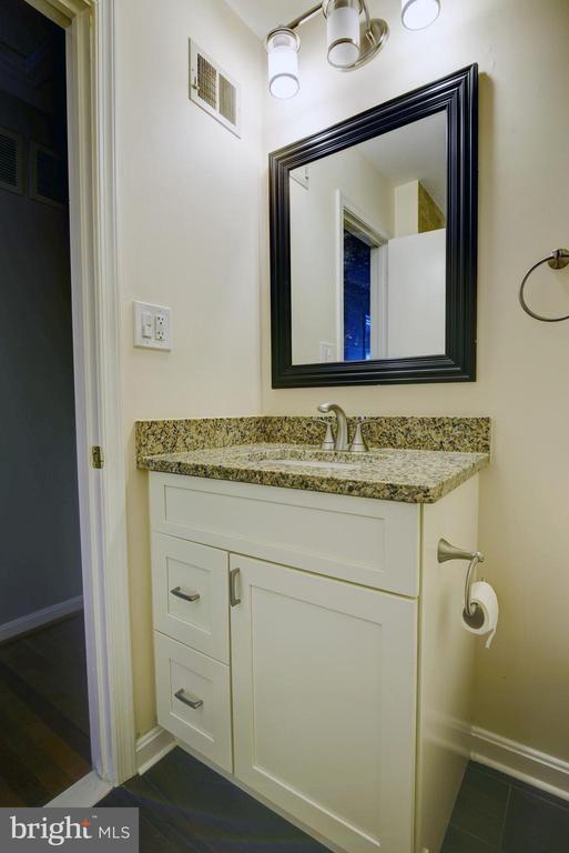 Building Photo - 8521 Tysons Ct