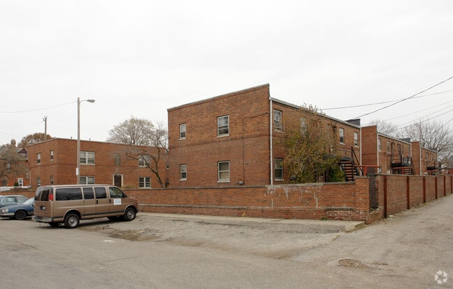 Building Photo - 288-300 Oakwood Ave