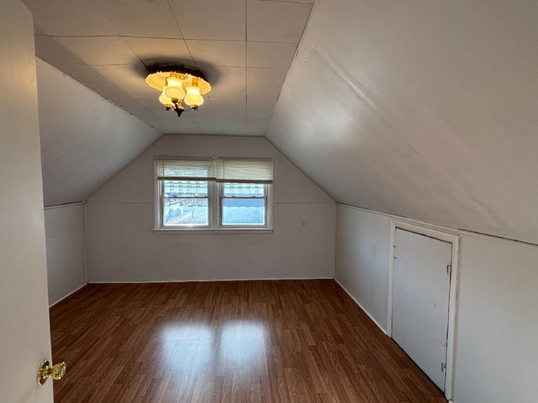 Building Photo - 2030 Eastman Ave