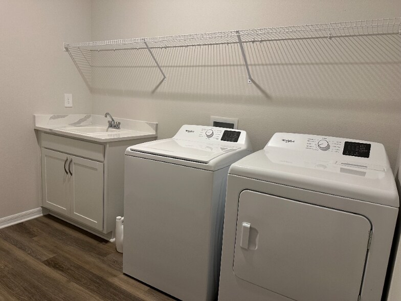 Building Photo - 10721 Tippecanoe Pl