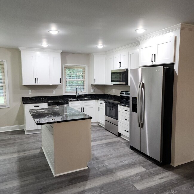Building Photo - Remodeled Brick Ranch FOR RENT in Kernersv...