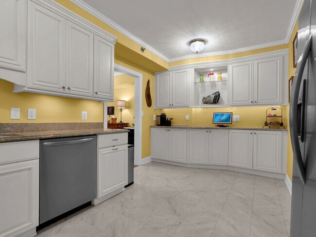 Building Photo - Have It All in Crystal City: Spacious, Stylish & Steps From Everything!