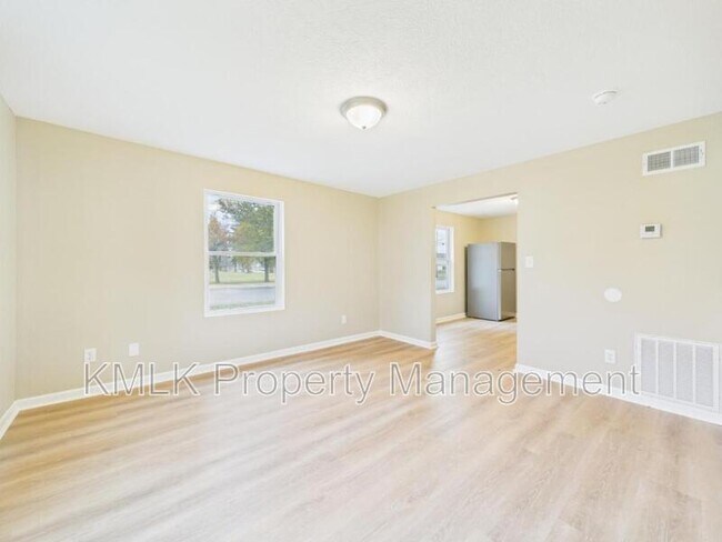 Building Photo - 9042 Maple Grove Rd