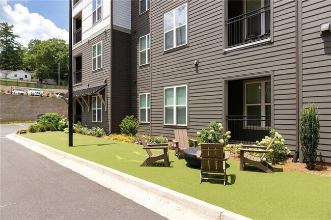 Building Photo - 501 W Waugh St