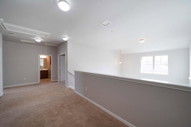 Building Photo - 1620 Bryant Dr