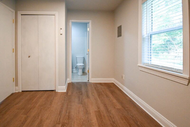 Building Photo - 5094 J E L Dr