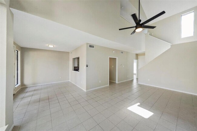 Building Photo - 3230 Poe Dr