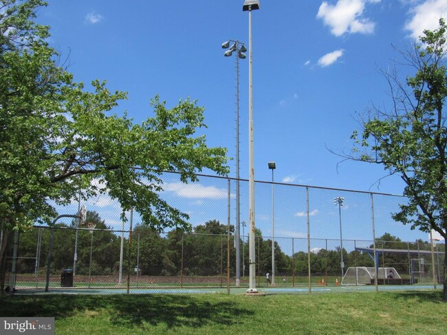 Building Photo - 26 S Old Glebe Rd