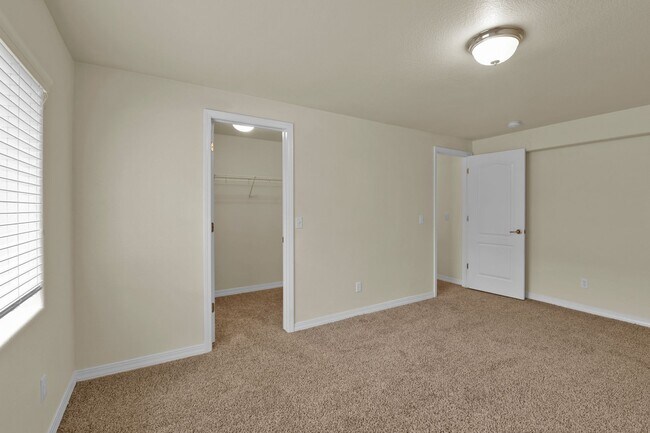 Building Photo - Ranch style home with 6 Bedrooms - 3 Bathrooms - 2 Car Garage - $2,650!