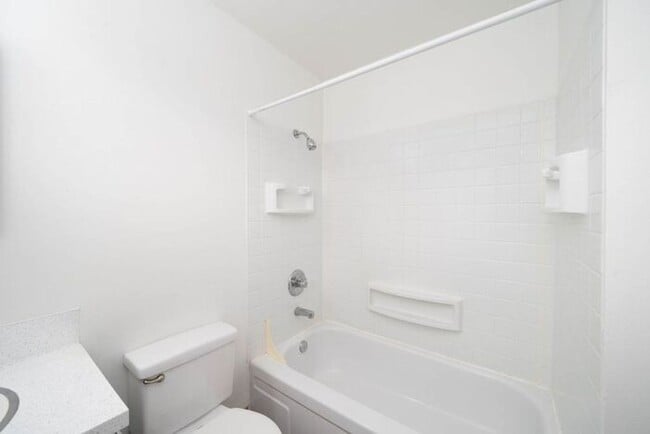 Building Photo - 1 bedroom unit close to downtown Gresham!!