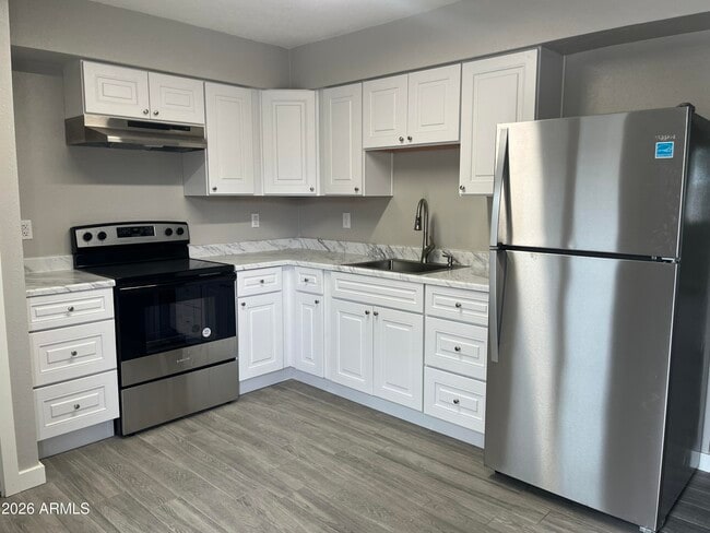 Building Photo - 2912 E Roeser Rd