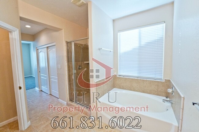 Building Photo - Ready to move in -4 bed+-2bath