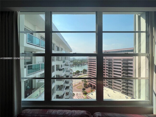Building Photo - 5161 Collins Ave