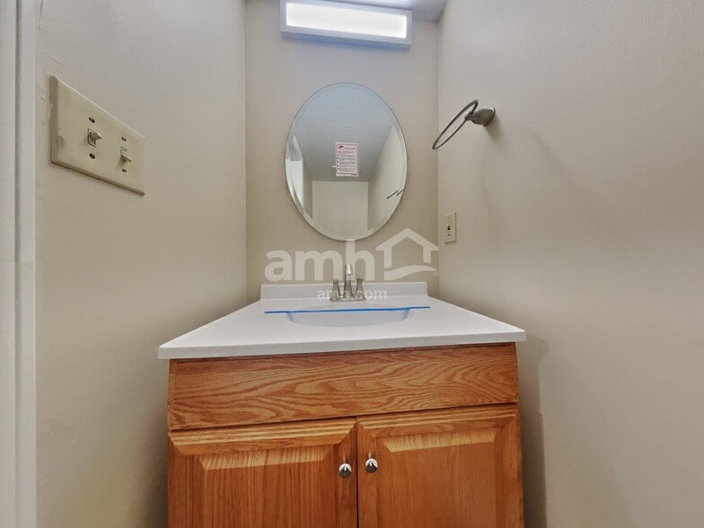 Building Photo - 5568 Alcott Ln