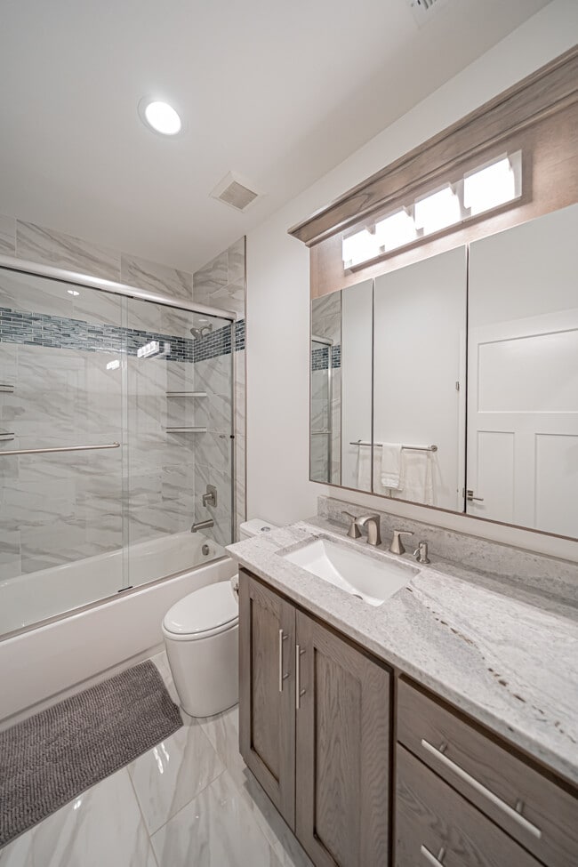 Building Photo - 949 Greenwillow Ln