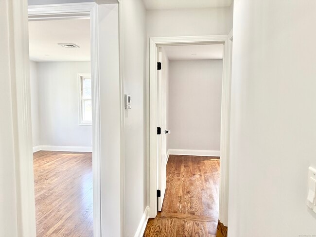 Building Photo - 40 E Pasadena Pl
