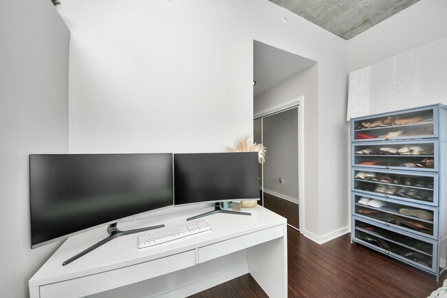 Building Photo - 5925 Almeda Rd